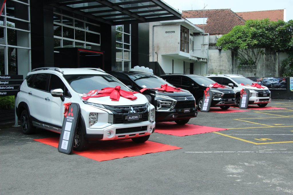 SPECIAL DELIVERY CEREMONY KONSUMEN & SHOWROOM EVENT DEALER TESTDRIVE NEW XPANDER