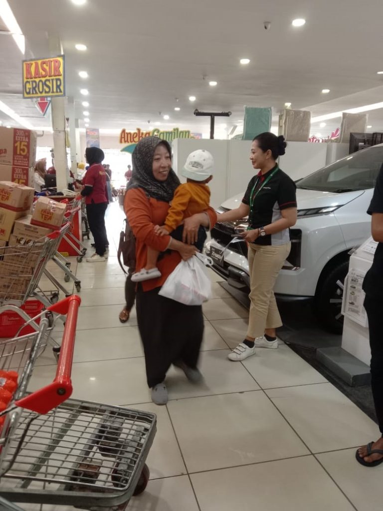 PAMERAN MITSUBISHI XPANDER DI SWALAYAN BRAVO TULUNGAGUNG